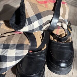 Burberry Leather boots with fleece Lining